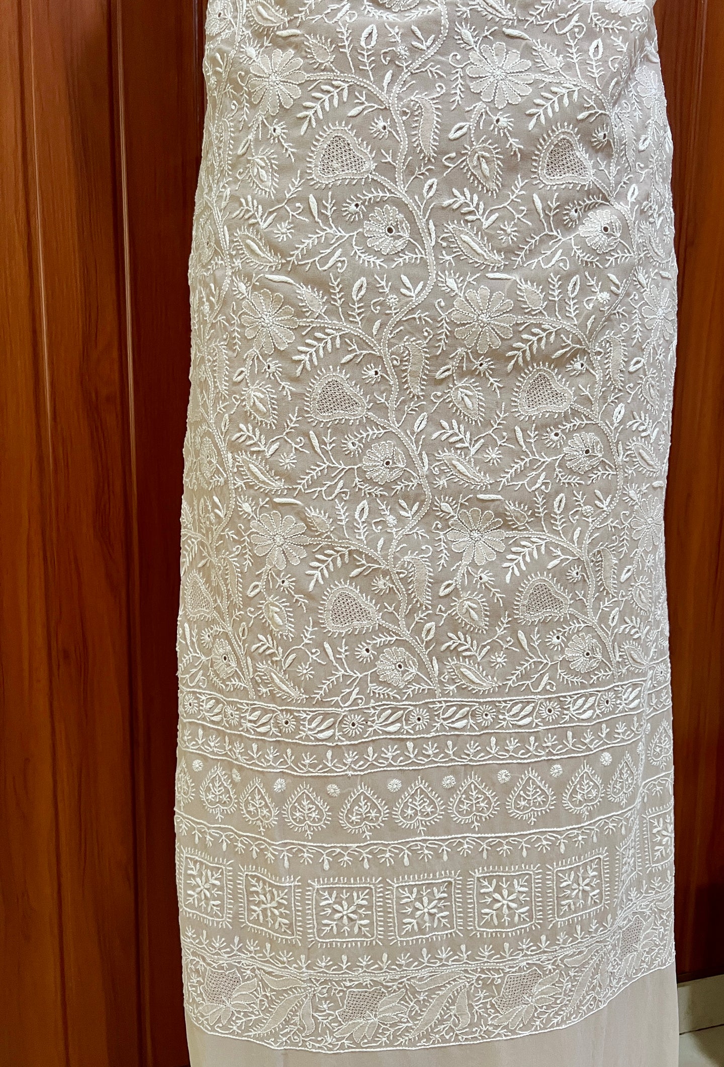 Suhaan 3 taar Chikankari front and back embroidered kurta and dupatta
